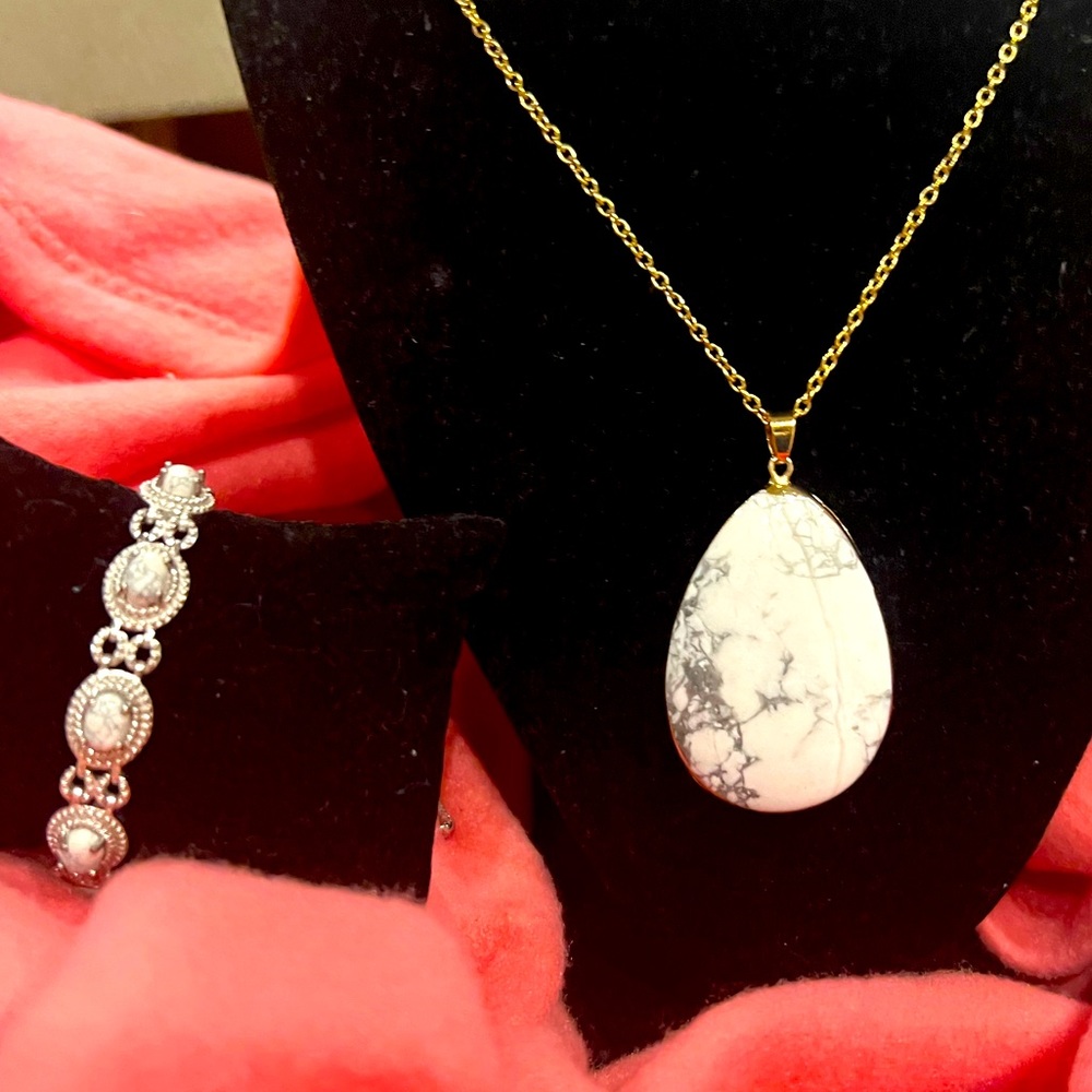 White howlite pendant and bracelet